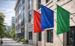 Кронштейны для флагов на фасад: выбор и монтаж